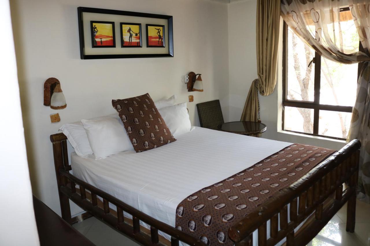 African Home Hotel Gaborone Exterior foto